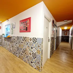 https://arc-house-hostel.topbarcelonahotels.com